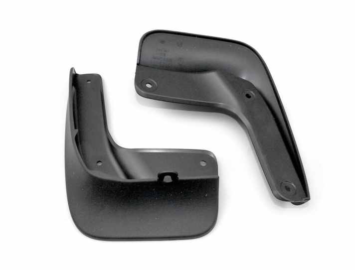   01.
 	Die Original-Schmutzfänger gibt es meist in fahrzeugspezifischen Zweiersets vorn/hinten