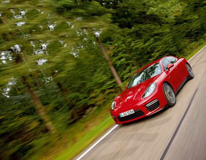   Bestechende Längs- wie Querdynamik