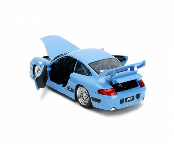 Die eckigen Gummi-Bumper in Schwarz an der Heckschürze des GT3 von Jada in 1:24 zeigen, dass der Hersteller für Brians Porsche aus Fast & Furious originalgetreu eine USA-Version nachgezeichnet hat ]Foto: Werk