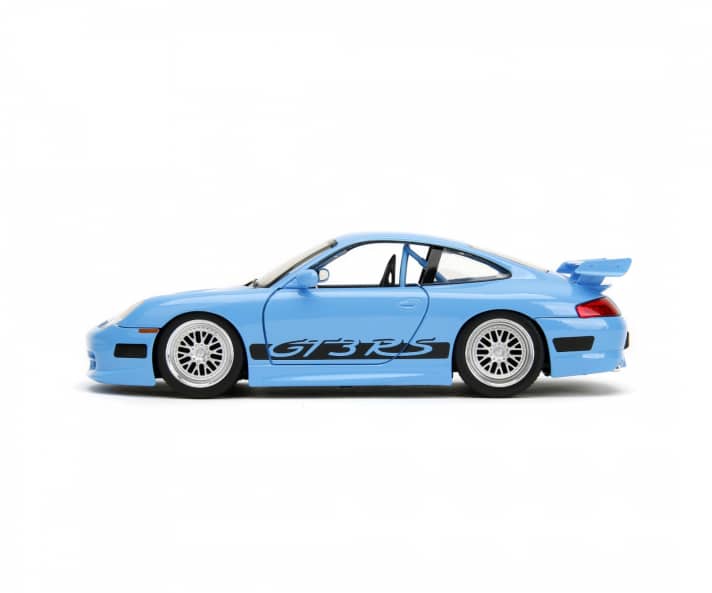 In der Seitenansicht ist neben den gelungenen Proportionen des Karosserie des Porsche 911/996 von Jada in 1:24 auch erkennbar, wie tief sich das Zuffenhausener Coupé über den Asphalt duckt]Foto: Werk
