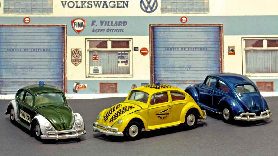 VW-Vitrine: Käfer-Modelle aus Israel - Kibbutz-Käfer