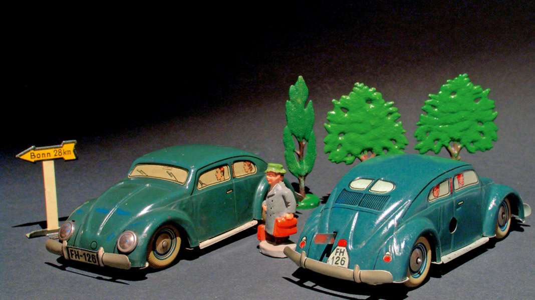 VW-Vitrine: Modelle des K.d.F.-Wagens - Der Lametta-Faktor