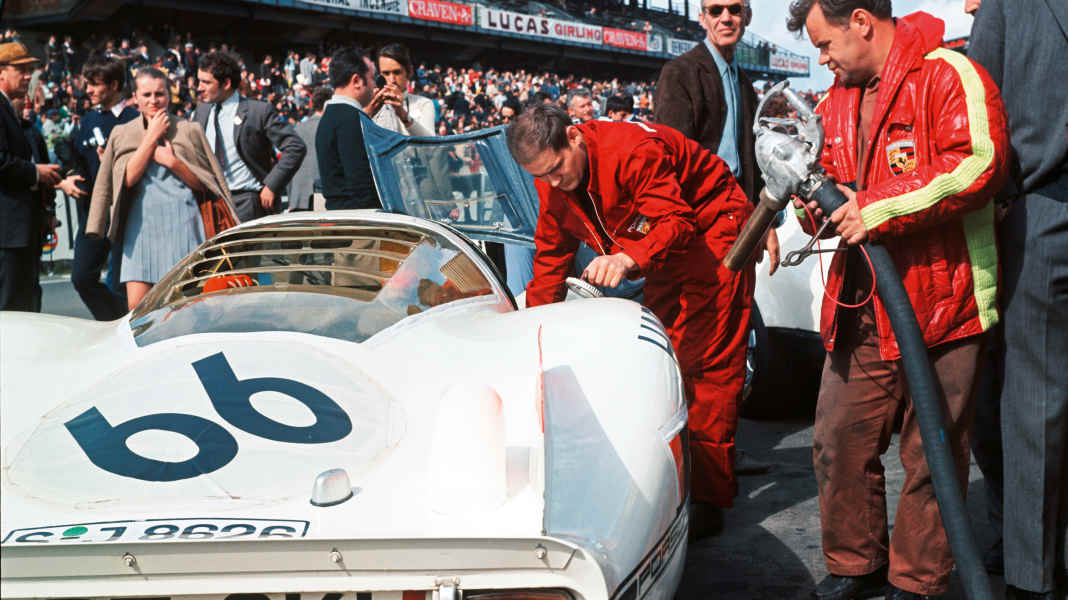 Porsche-Freunde: Der Motoren-Magier