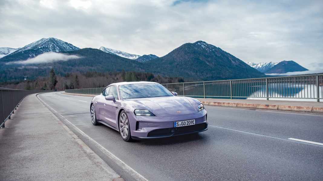 PORSCHE TAYCAN: 4 gewinnt