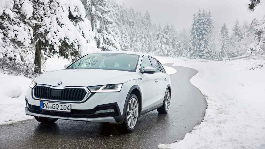 Škoda Octavia Scout, Cupra Leon, Porsche Tycan, Škoda Superb, VW Arteon: Kombis im Schnee-Gestöber