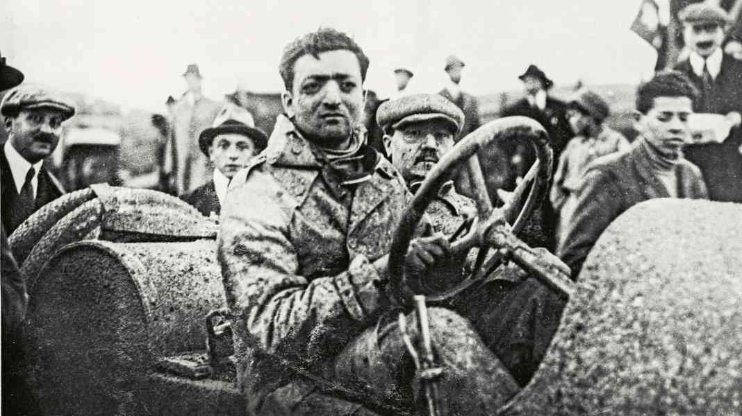 Die ultimative Enzo-Ferrari-Biografie – ENZO klopädie