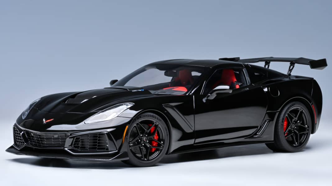 Autoart bringt im Oktober Frontmotor-Corvette ZR-1 in 1:18
