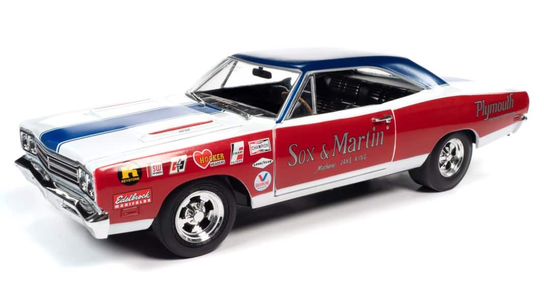 Sox & Martin war bei den Stockcars so was wie Martini. Ein Plymouth des Teams kommt in 1:18.