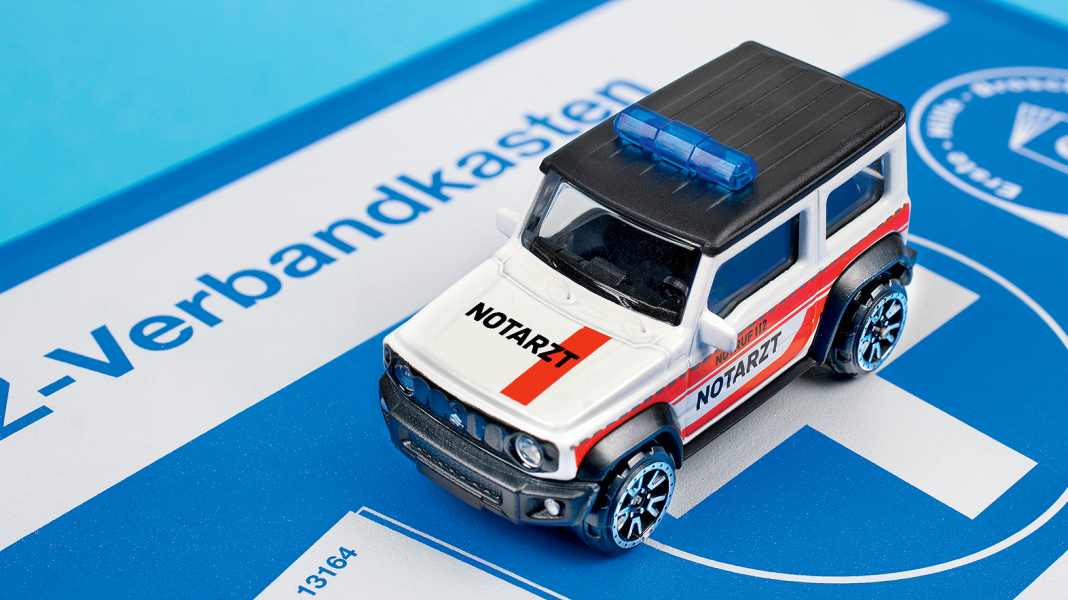 Erste Hilfe: Suzuki Jimny „Notarzt“ von Majorette in 1:64
