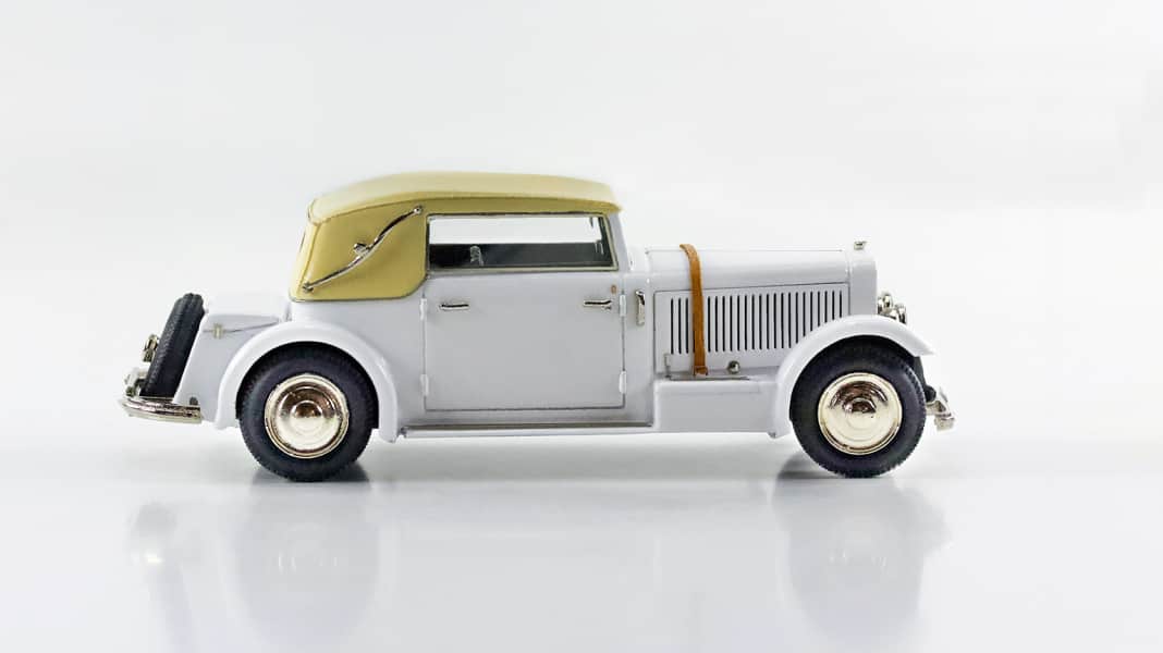 ’31 Adler „Walter Gropius“ Standard 8 von Autopioneer in 1:43 – Bauhaus-Saus