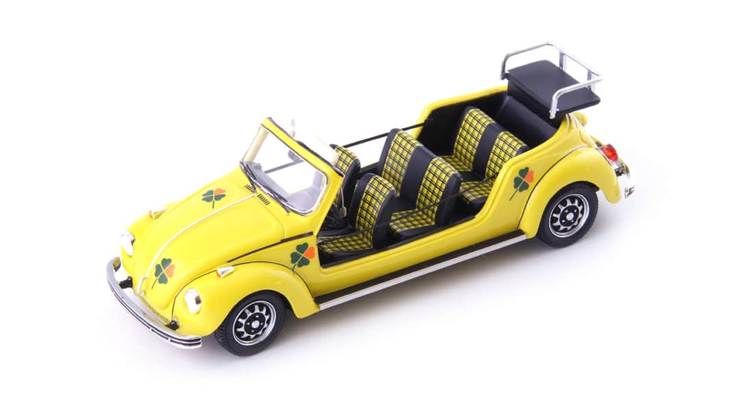 Der “Platz an der Sonne” im VW Maxikäfer kommt in 1:43 von Auto-Cult