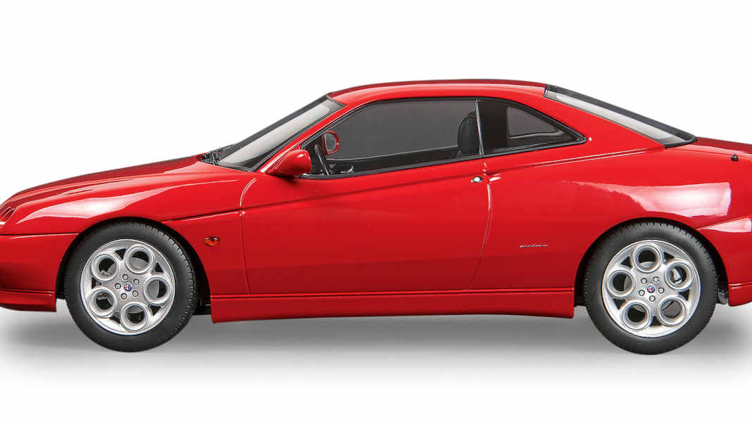 Alfa Romeo GTV (Tipo 916) von norev in 1:18 –Simply RED