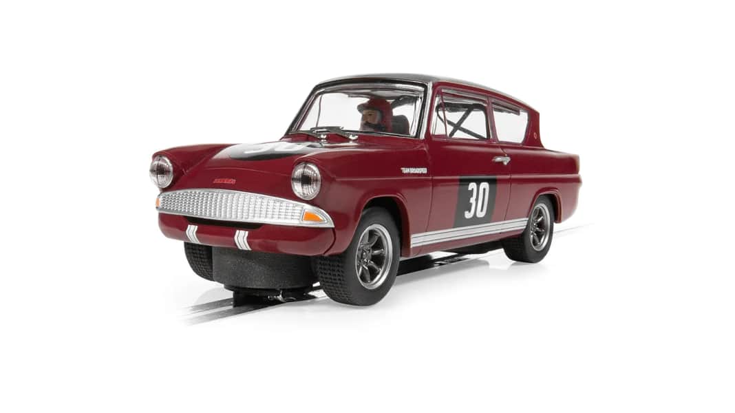 Rot, klein, quirlig: Scalextric bringt GTI und Ford Anglia in 1:32