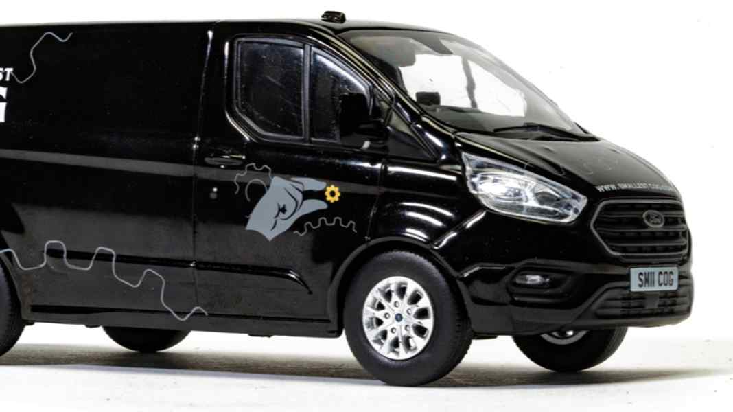 Hammond's Van in 1:43 und Bond's Bike in 1:12 & 1:24 rollt Corgi aus der Box