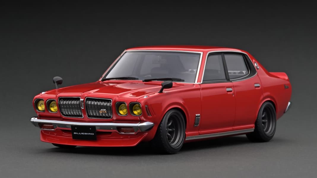 Iginition Modell macht den Nissan Bluebird zum Brandstifter – in 1:18