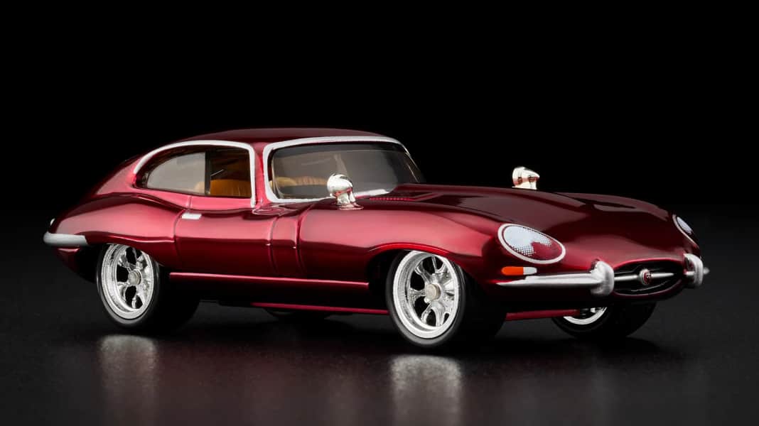 Jaguar E-Type im Spectraflame-Oxblood-Look von Hot Wheels in 1:64