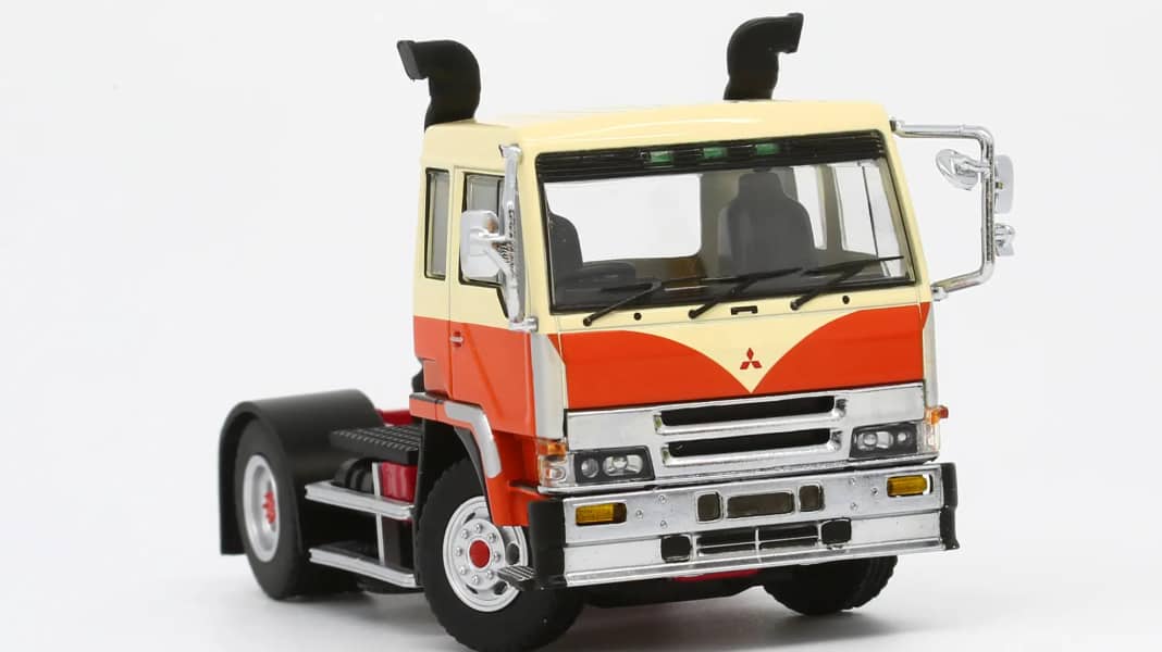 Gleich doppelt: Mitsubishi Fuso The Great rollt bei Model 1 aus der 1:64-Box