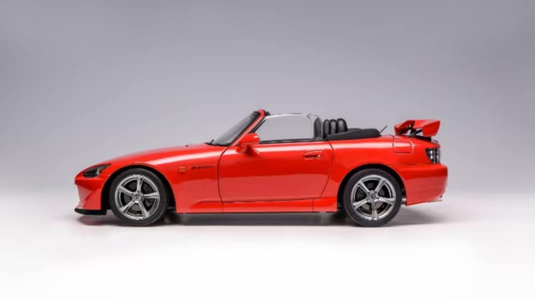 Motorhelix kündigt Honda S 2000 in 1:18 mit Topdetails an