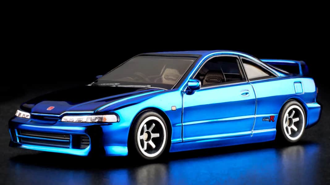 Hot Wheels` Honda Integra R fährt in 1:64 und Blaumetallic vor