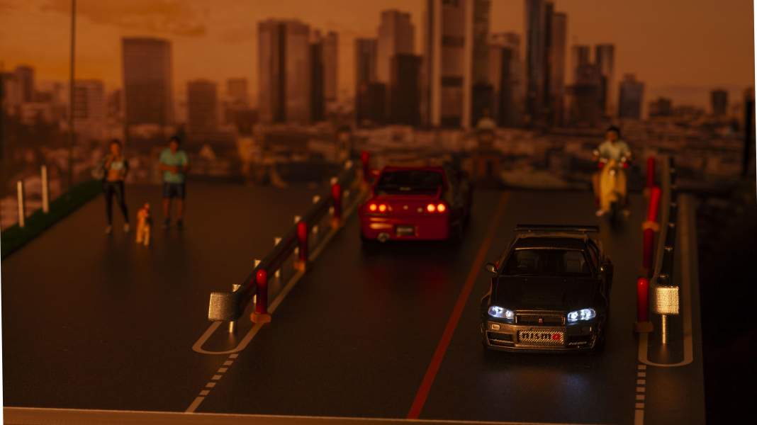 Dieser Nissan Skyline GT-R von Kyosho ist eine 1:64-Lichtgestalt