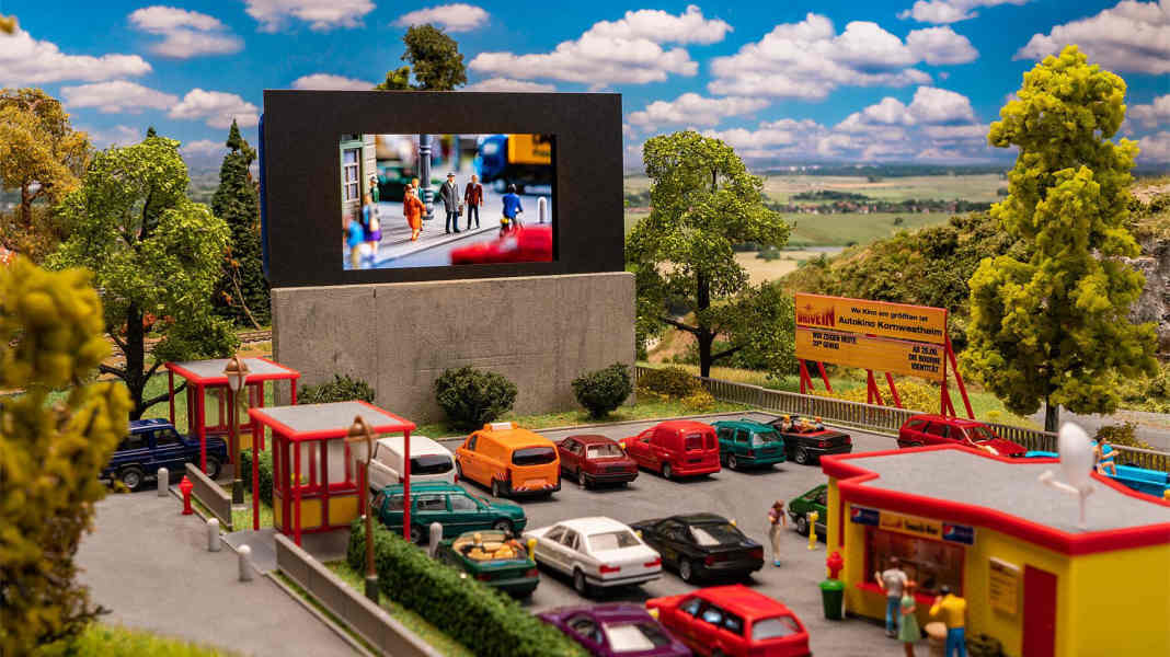 Bauen wir doch einmal ein Autokino. Bullitt oder 007 auf der 1:87-Leinwand?