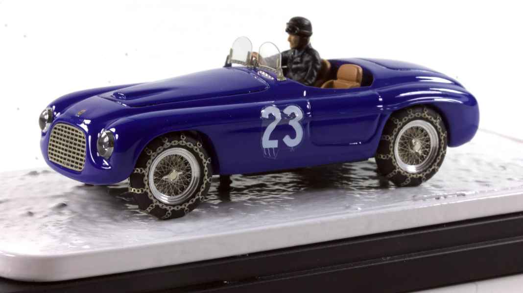Mit diesem 166er Ferrari in 1:43 führt Tron die Sammler auf´s Glatteis