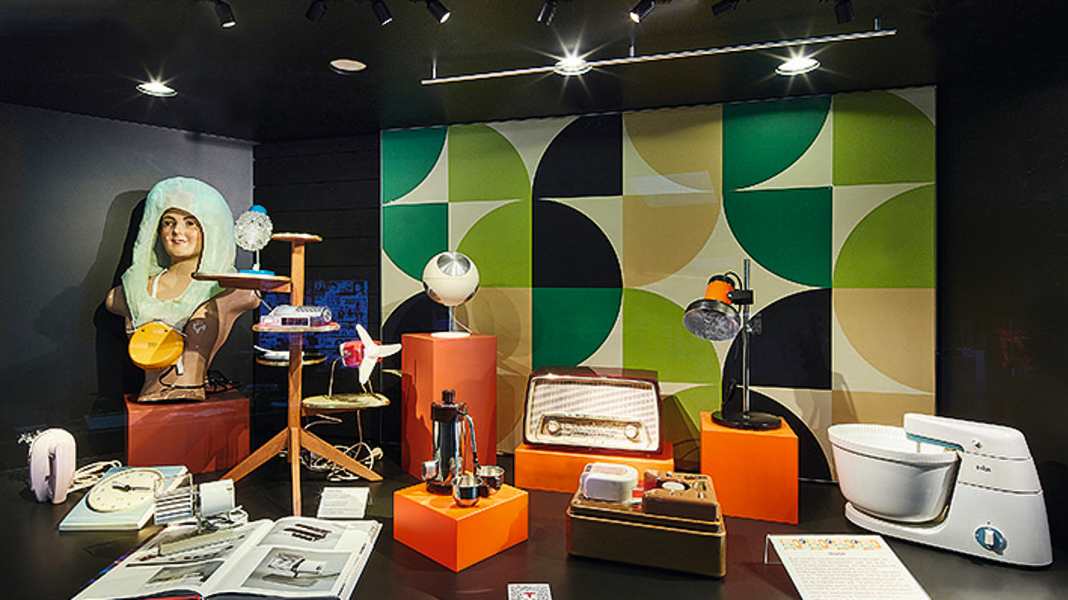 Neue Sonderausstellung „Die 60er“ im HPP Traumwerk – Barbie, Bond, Banane!