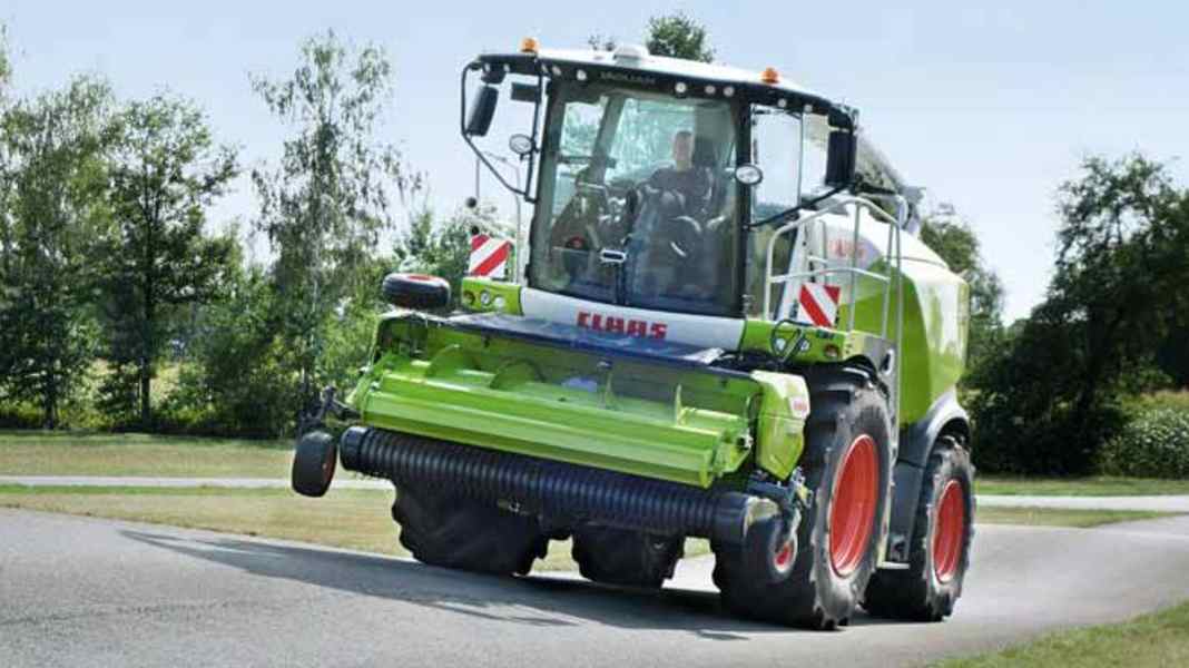 LESERWAHL: Besuch für die Gewinner bei Claas - Saatengrüne Ernte
