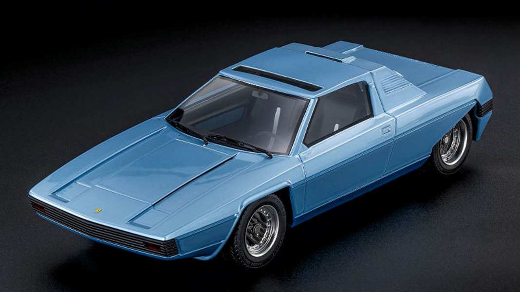 Top Marques enthüllt Rainbow-Ferrari in 1:18 aus Resine