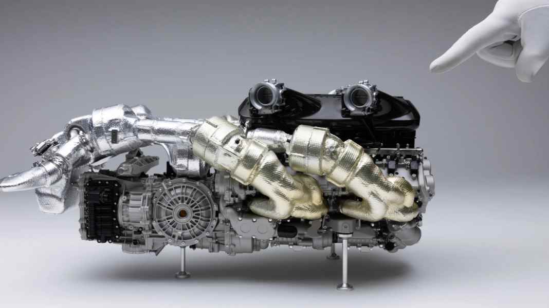 Amalgams Bugatti Tourbillon-V16-Motor geht gewaltig, zeigt aber keine Uhrzeit an!