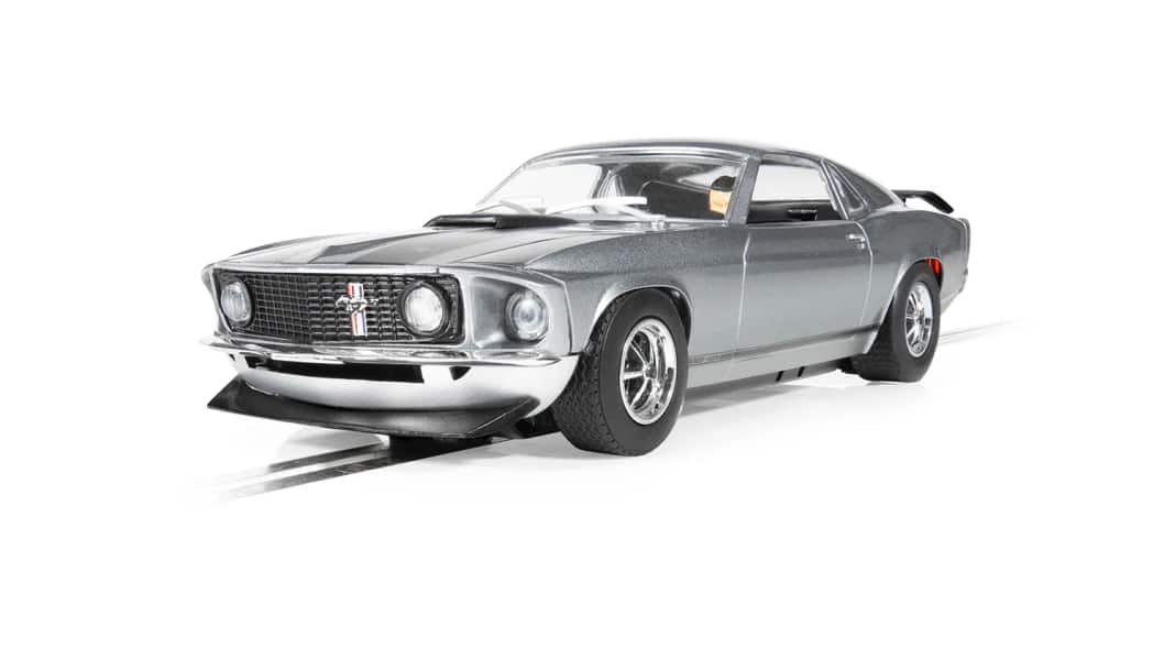 John Wicks Mustang flitzt in 1:32 dank Scalextric über die Rennbahn