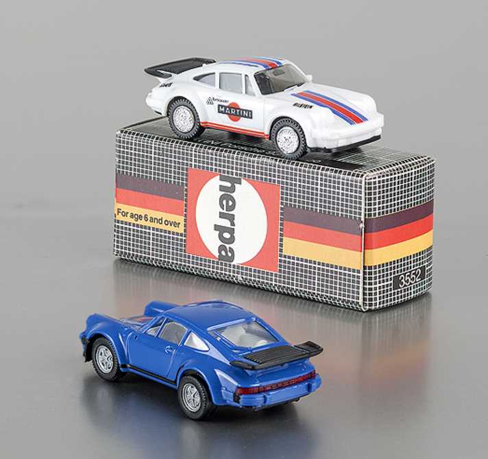 Außerdem zeigen wir auch Porsche-Ahnengalerien. Wie hier im Bild die Zuffenhausener von Herpa aus dem Fränkischen Dietenhofen in 1:87
