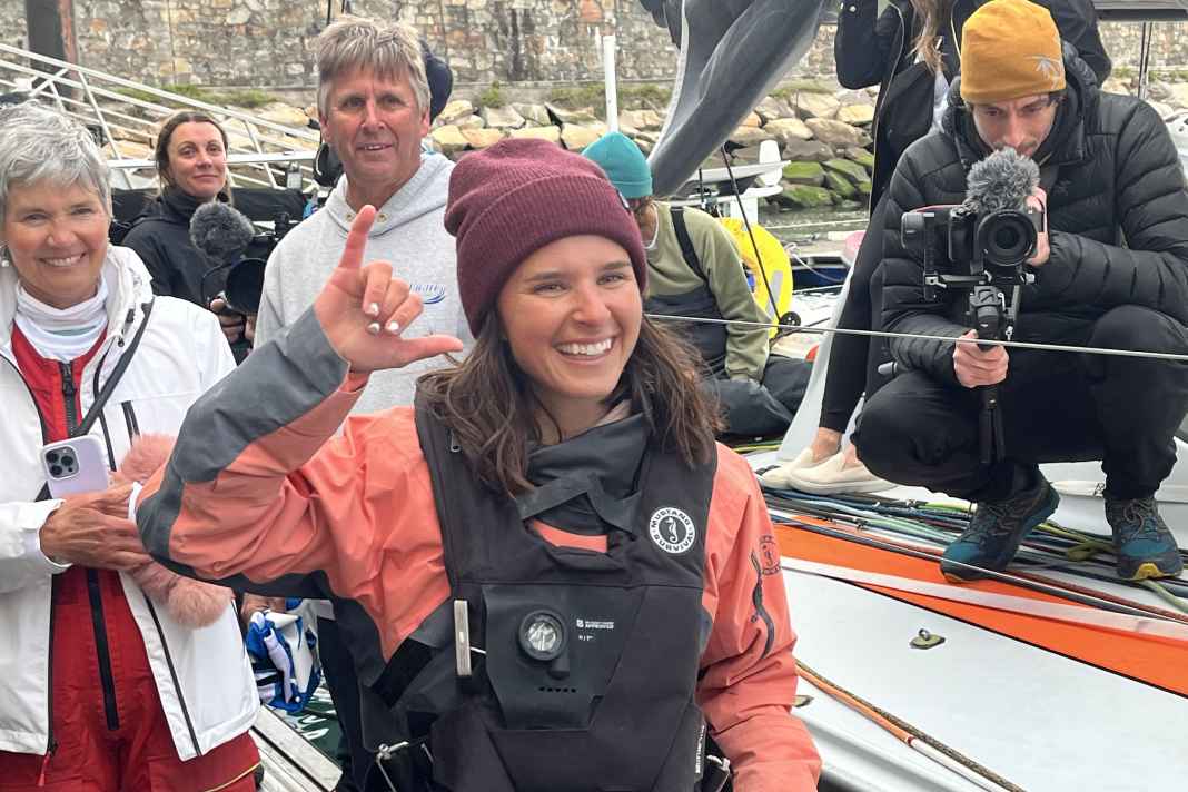 Das Siegerlächeln steht ihr: Cole Brauer nach ihrer Zielankunft bei der Global Solo Challenge