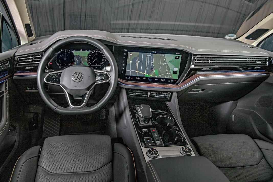 Kaum Knöpfe, viele Funktionen: Das mächtige „Innovision Cockpit“ ist dem Fahrer zugewandt und besteht sowohl aus einem 15-Zoll-Zentraldisplay (Discover Premium) und einem 12,3-Zoll-Digitaltacho