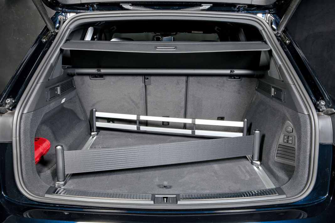 KOFFERRAUM STECKMODUL Mit dem Steckmodul (107 Euro) lässt sich das Gepäckabteil flexibel unterteilen und das Ladegut vor dem Verrutschen sichern.