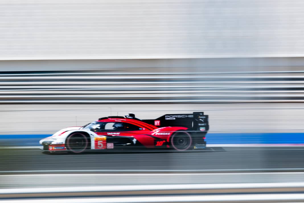 Porsche 963, Porsche Penske Motorsport (#5), Julien Andlauer (FRA), Laurin Heinrich (DEU), Mathieu Jaminet (FRA), FIA WEC, Bahrain, 2025