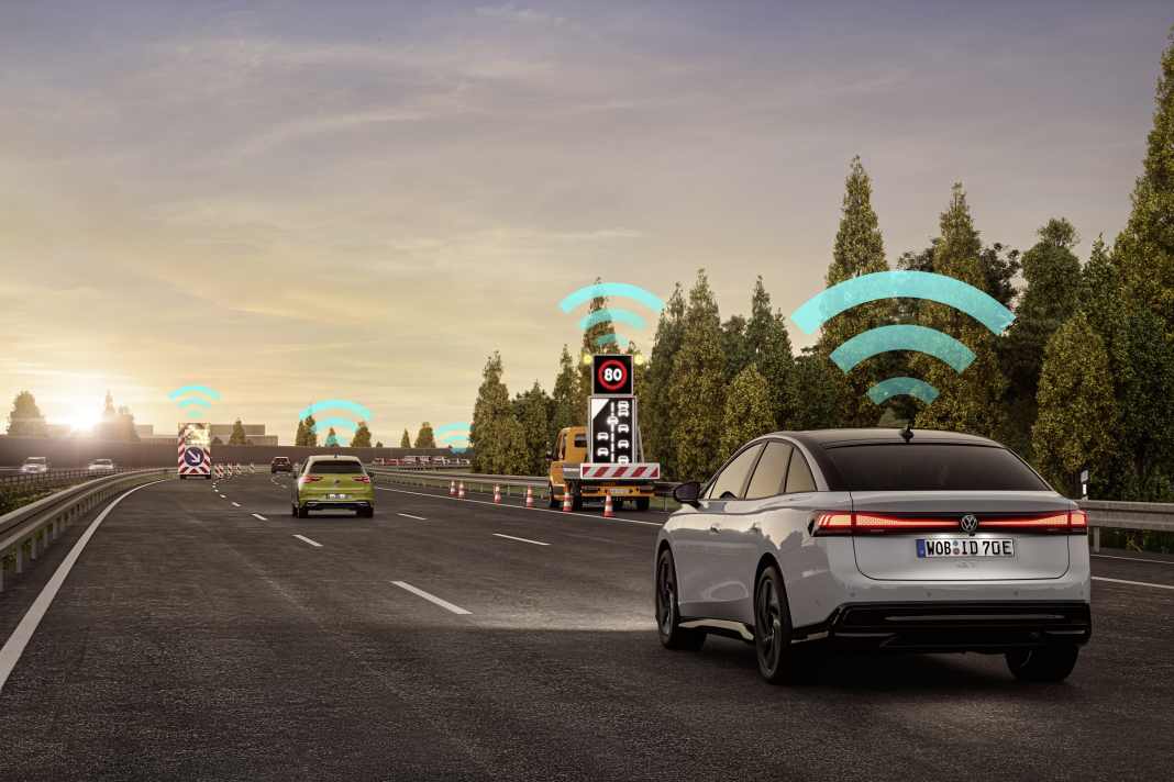 VW produziert über zwei Millionen Car2X-fähige Fahrzeuge für Europa.