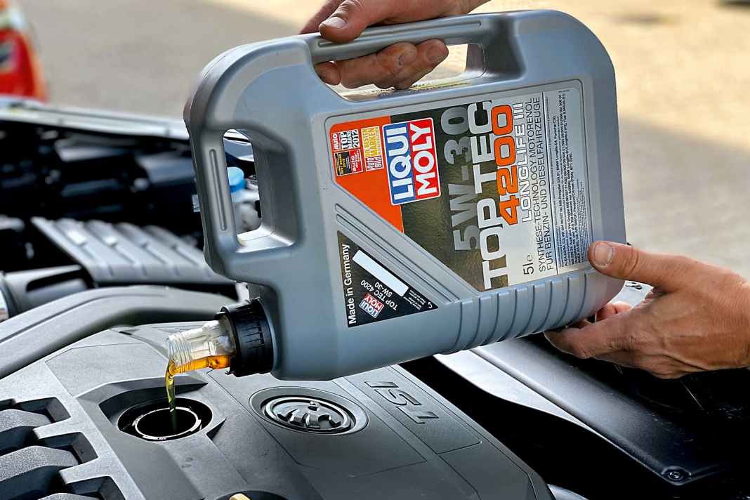Weniger als drei Liter Motoröl galt es im Testzeitraum nachzufüllen. Außerhalb der Ölwechsel wurde Liqui Moly Top Tec 4200 5W-30 verwendet