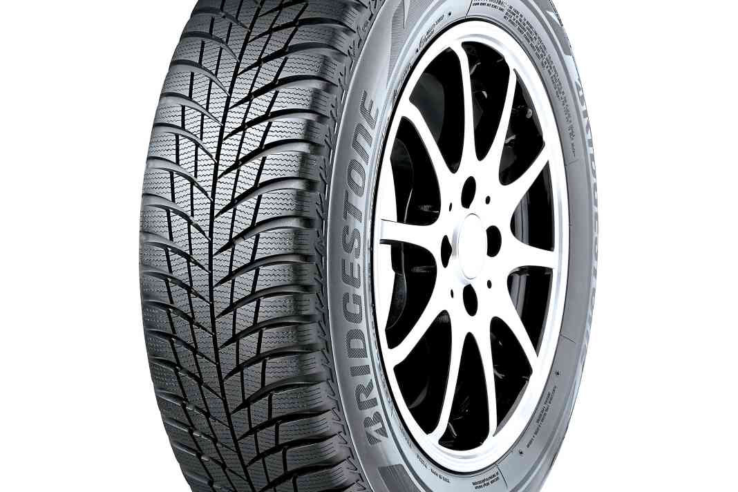 Bridgestone Dueler H/P Sport: Wer seinen Karoq im Sommer sehr sportlich und schick mit 19-Zöllern bestücken will, ist mit dem auch in der Erstausrüstung verwendeten Bridgestone Dueler HP in 225/45 R 19 super bedient: klasse Traktion und feine Lenkansprache!