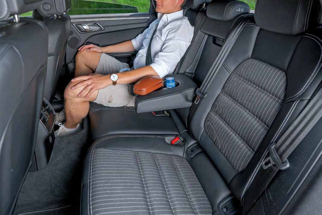 Auch der Macan T empfiehlt sich als komfortabler Reisewagen – bietet er doch genügend Platz für Passagiere und Gepäck