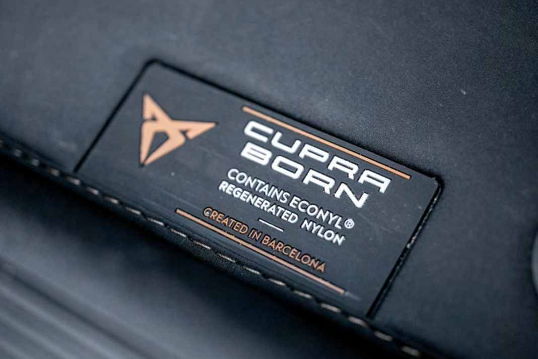 Im Innenraum kommen recycelte Materialien zum Einsatz, die zudem sehr strapazierfähig und pflegeleicht sind