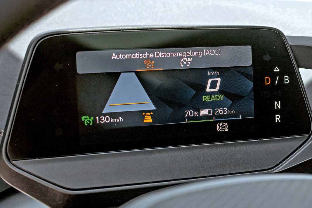 Der Adaptivtempomat mit vorausschauender Geschwindigkeitsregelung zählt zum Pilot