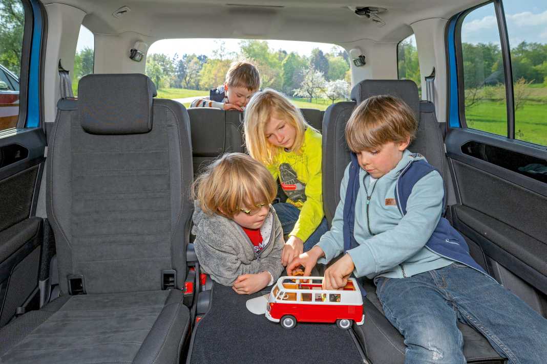 Kinder würden Touran kaufen: Mit bis zu fünf Sitzplätzen im Fond dürfen gerne auch mal die Freunde der Kleinen mitfahren