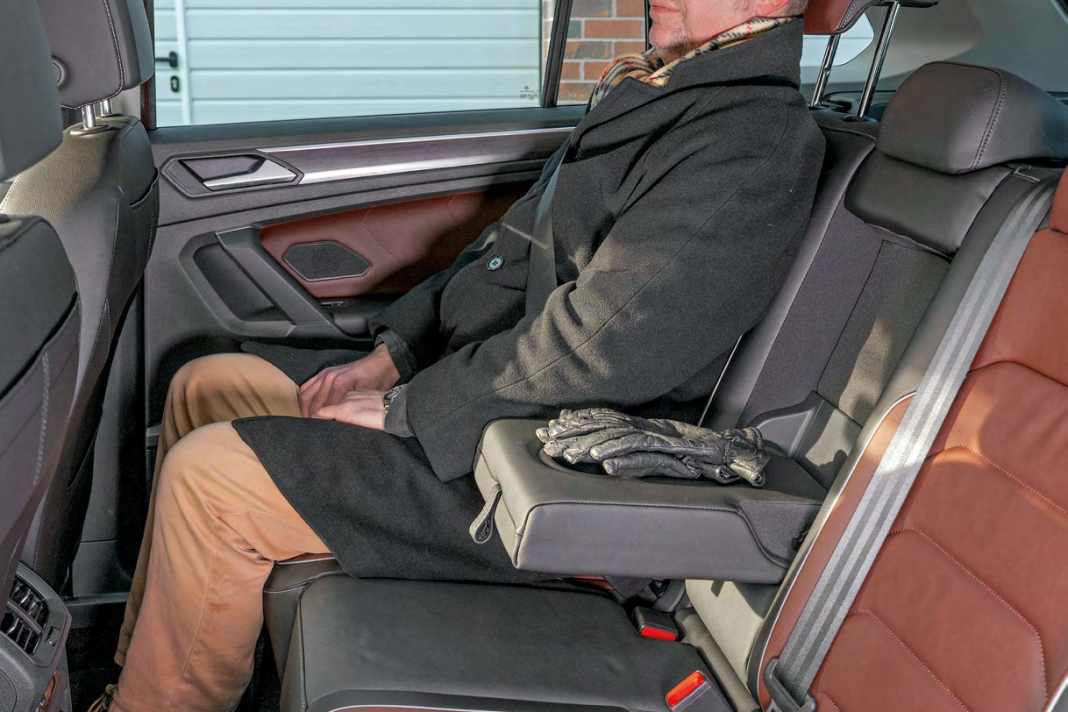 Im Tiguan-Fond kann die Mütze draufbleiben – die Kopffreiheit würde wohl selbst für einen Zylinder reichen