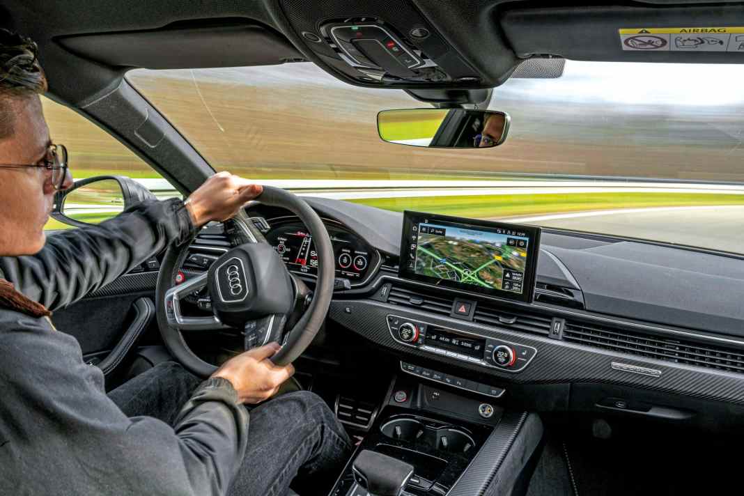 Schnelle Kurven sind die Domäne des RS5 Sportback mit Competiton-Plus-Paket und Gewindefahrwerk – auf Wunsch gibt’s Semislicks