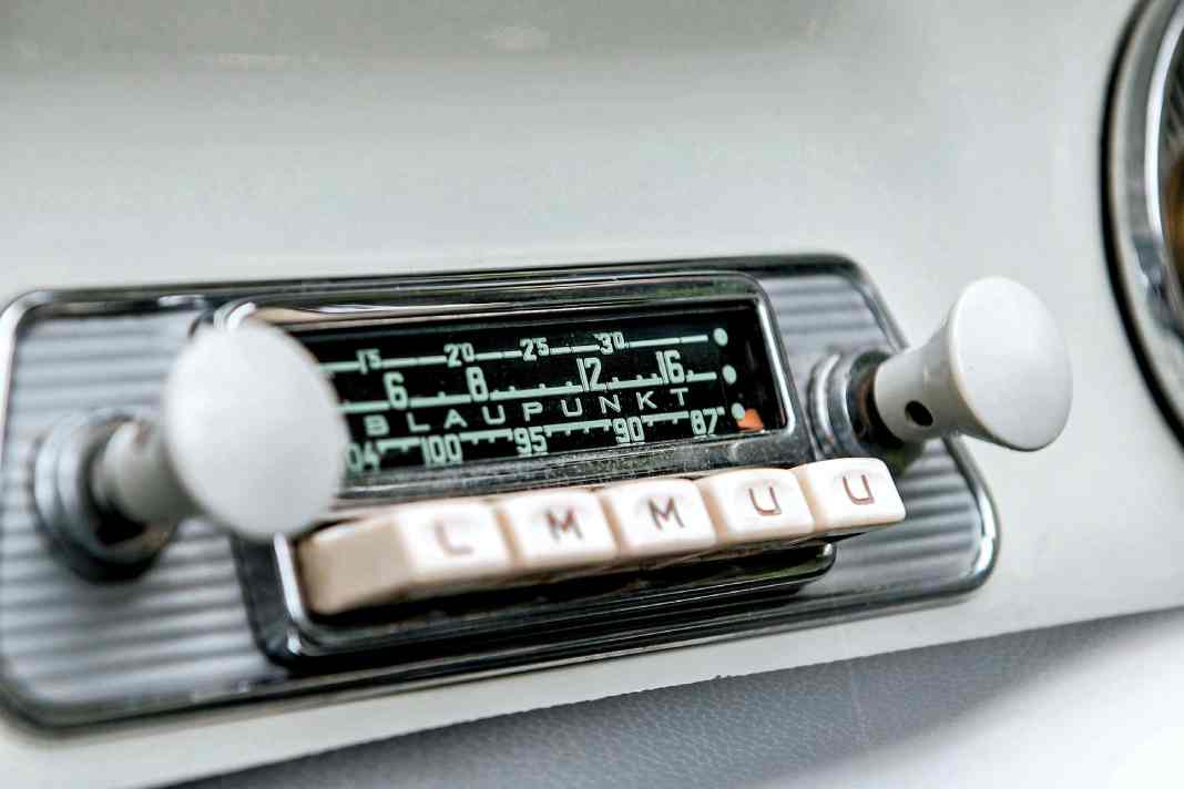 Zauberhaftes Blaupunkt-Radio mit Lang-, Mittel- und Ultrakurzwellenempfang – wird UKW bald zugunsten von DAB+ abgeschaltet, wird es wohl verstummen