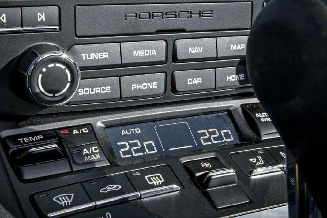 Tasten mit eindeutiger Belegung, die man nach kurzer Gewöhnung blind bedienen kann – nicht zu verbessern