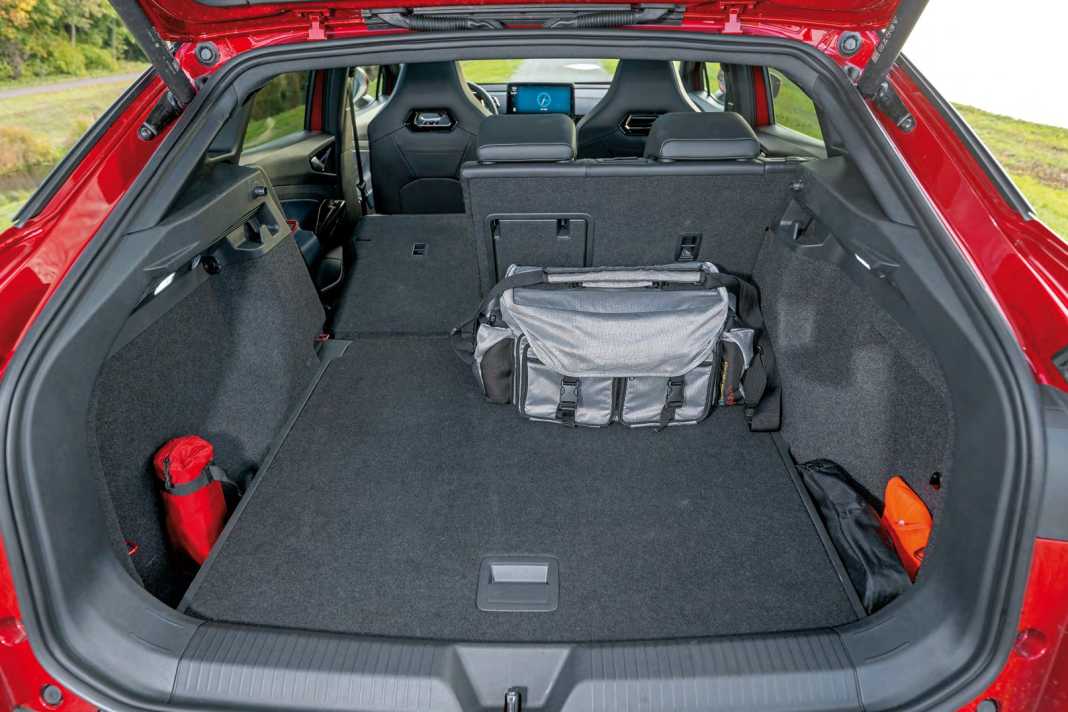 Der Gepäckraum schluckt 549 bis 1.561 Liter bei vollständig umgelegten Rücksitzlehnen