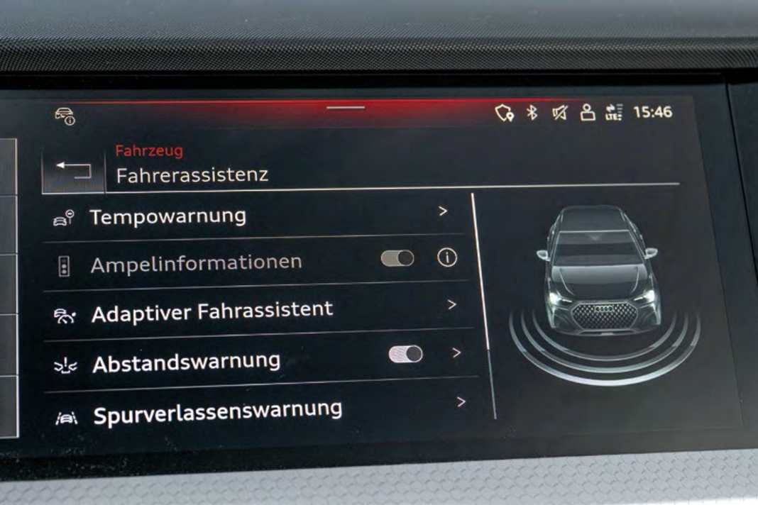 Auf Wunsch unterstützt der A1 mit modernsten elektronischen Helfern, rollt mit dem adaptiven Fahr-Assistenten sogar teilautonom