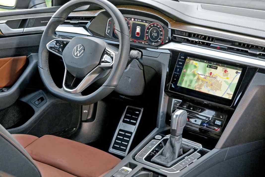 Das Digital-Cockpit Pro mit verschiedenen Darstellungen ist im Elegance-Modell des Arteon Shooting Brake bereits Serie